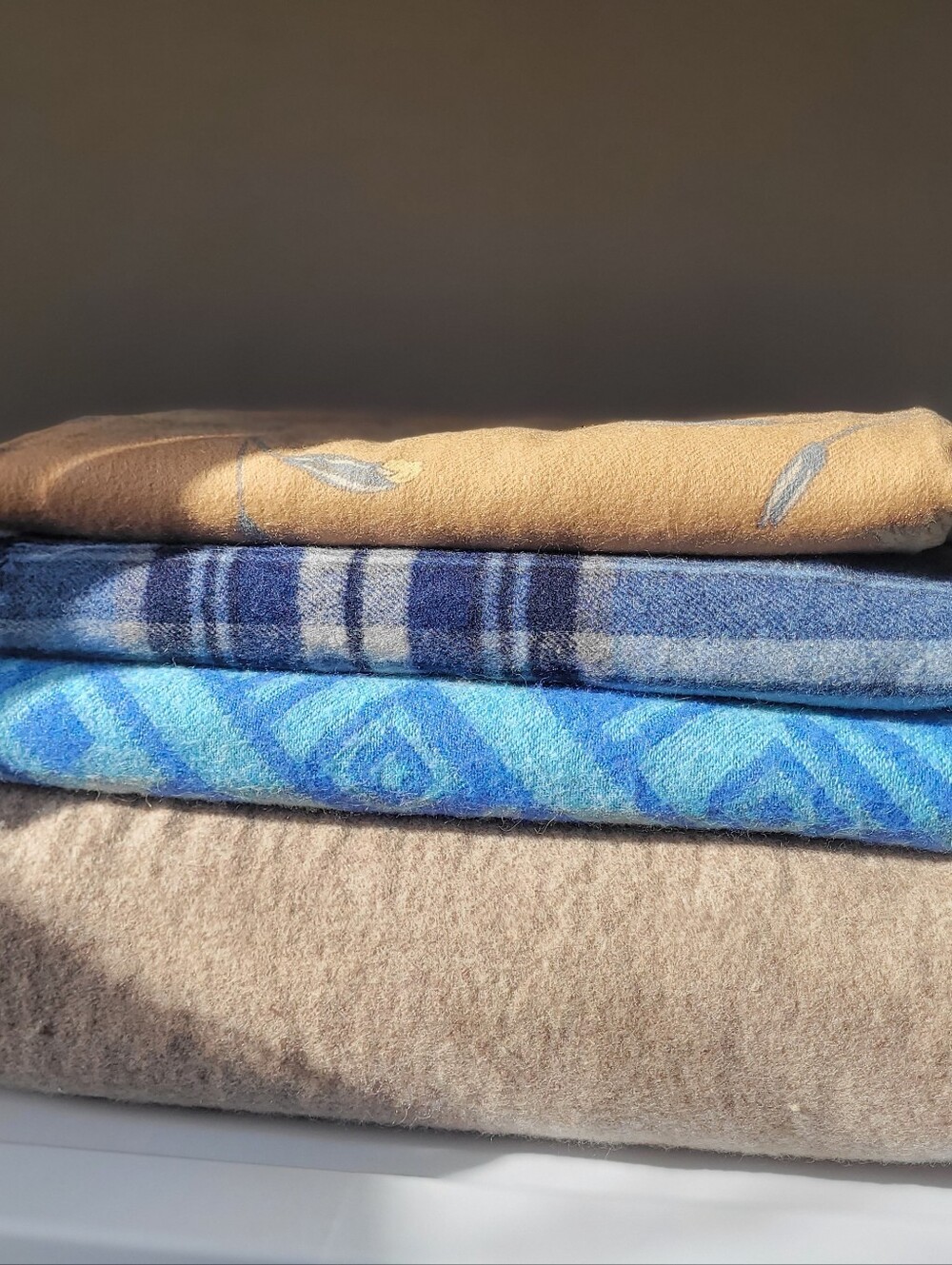 Merino Wool Bloomingdale's blanket cover Q/K Tan/cream Whipstitch Reversible - Picture 7 of 7